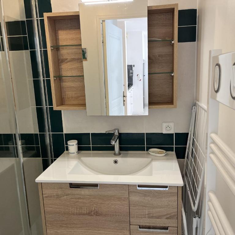 Port Frejus, Rives Latines, T2 vue port 40m2 - Appartement 1 Chambre avec Balcon et Vue sur Mer - 28