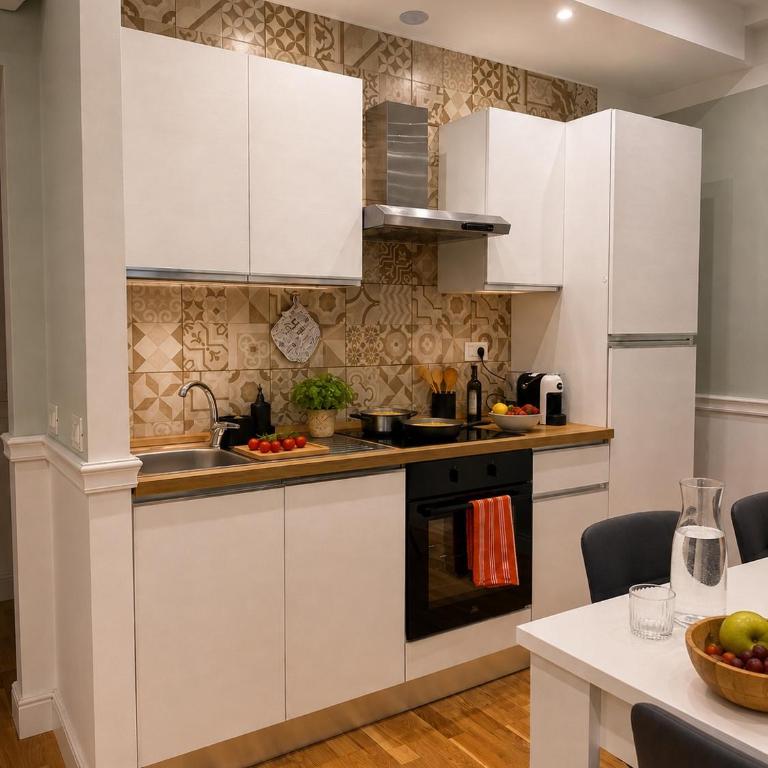 Residenza Claudia - Steps from the Tram - Two-Bedroom Apartment with Balcony - 5