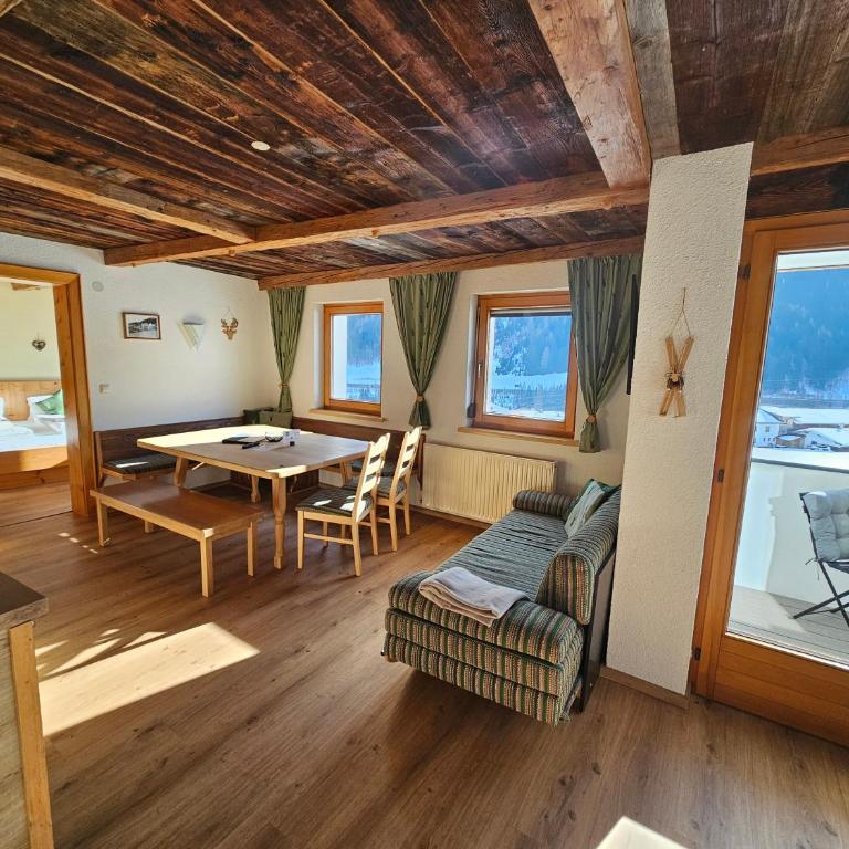 Apart 14 - Apartment mit 4 Schlafzimmern und einem Balkon - 1