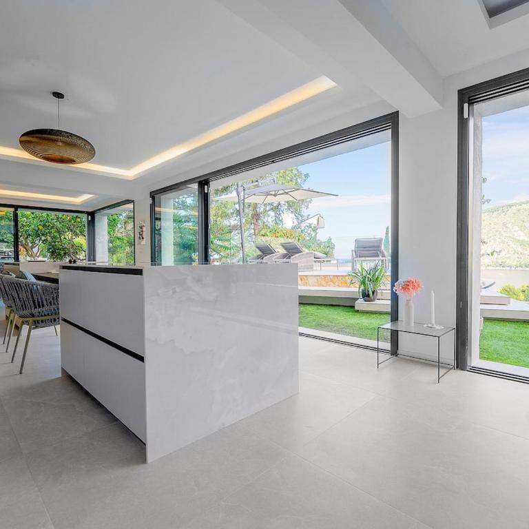Hébergement avec vue magnifique à Roquebrune-Cap-Martin - Villa with Private Pool - 4
