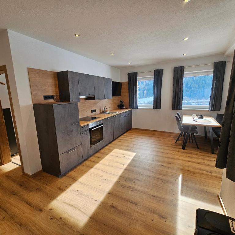 Apart 14 - Apartment mit 2 Schlafzimmern und Balkon - 1