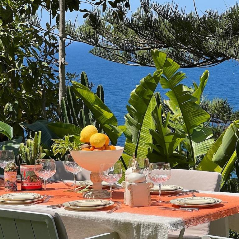 Hébergement avec vue magnifique à Roquebrune-Cap-Martin - Villa with Private Pool - 77