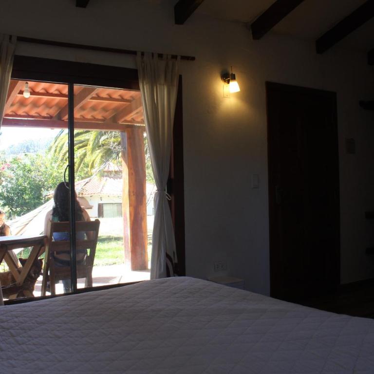 Hotel el Amanecer - Habitación con cama grande y vistas al jardín - 4