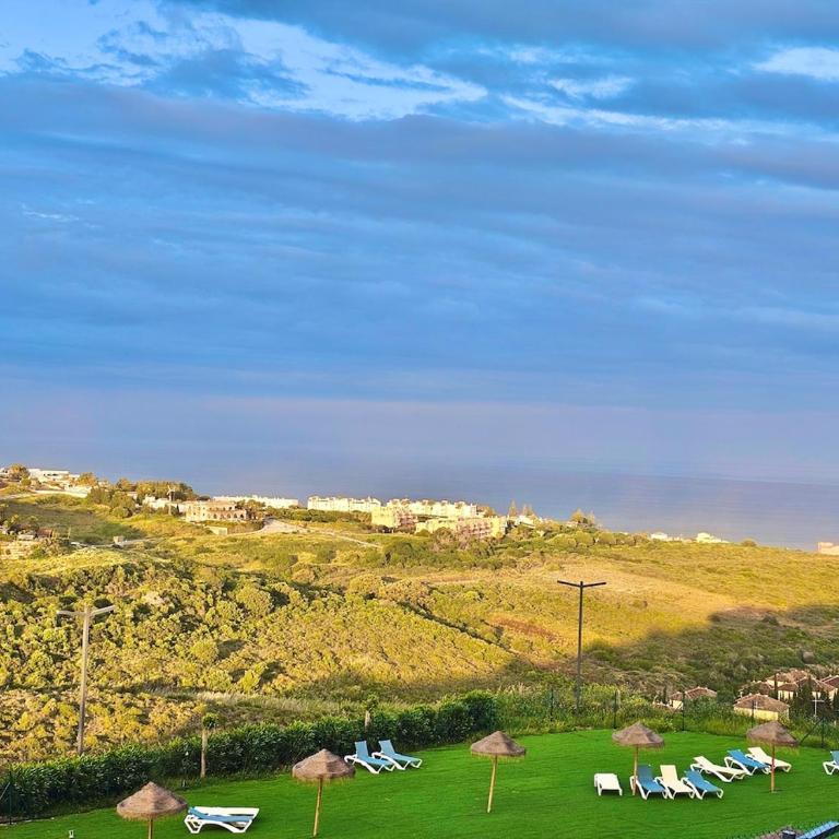 Small Oasis - Sea View - Pool Access - Close to Beach - Three Bedroom Apartment - Sleeps 8 - Apartamento de 3 dormitorios - 2