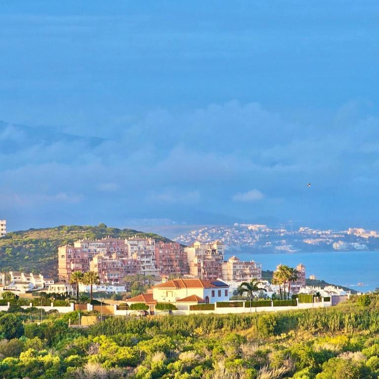 Small Oasis - Sea View - Pool Access - Close to Beach - Three Bedroom Apartment - Sleeps 8 - Apartamento de 3 dormitorios - 1