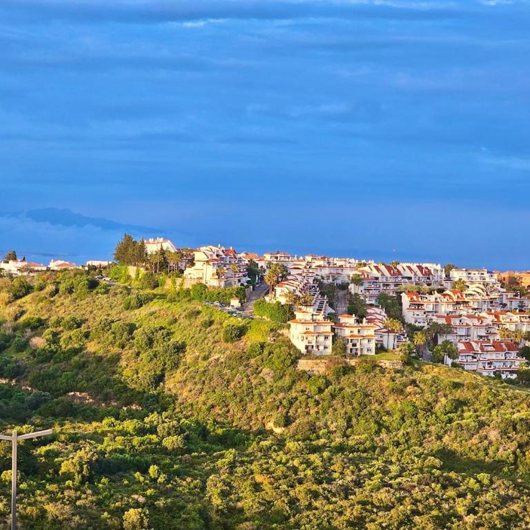 Small Oasis - Sea View - Pool Access - Close to Beach - Three Bedroom Apartment - Sleeps 8 - Apartamento de 3 dormitorios - 5