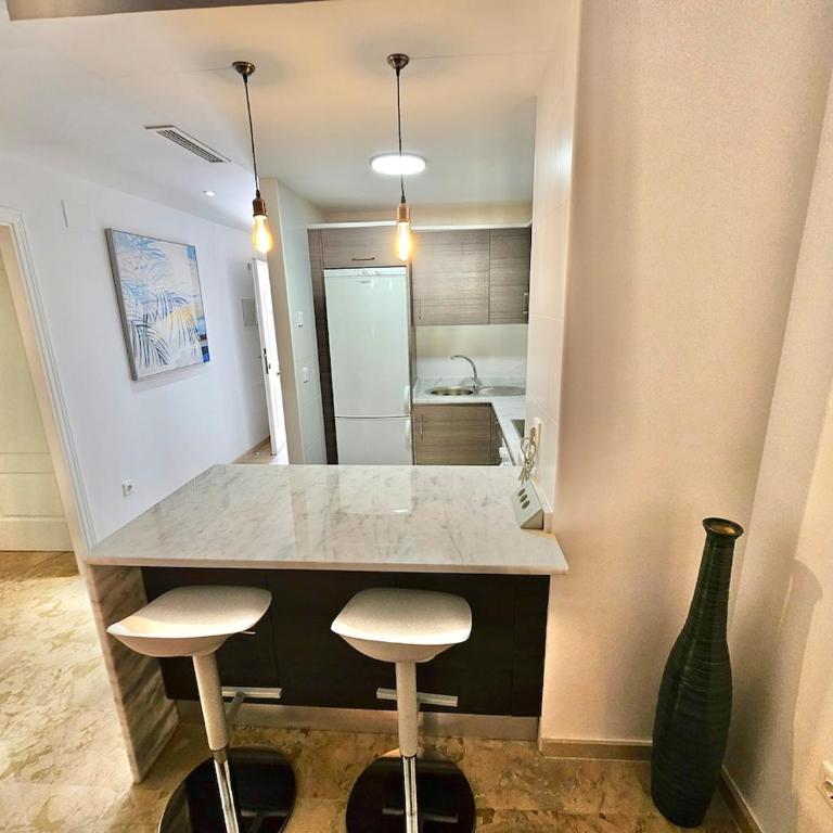 Small Oasis - Sea View - Pool Access - Close to Beach - Three Bedroom Apartment - Sleeps 8 - Apartamento de 3 dormitorios - 6