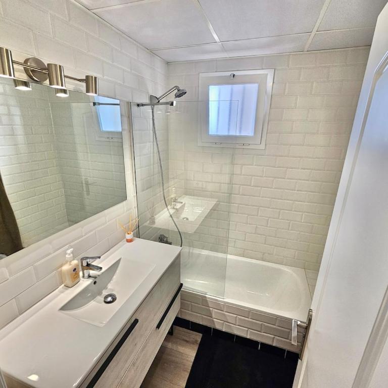 Small Oasis - Sea View - Pool Access - Close to Beach - Three Bedroom Apartment - Sleeps 8 - Apartamento de 3 dormitorios - 19