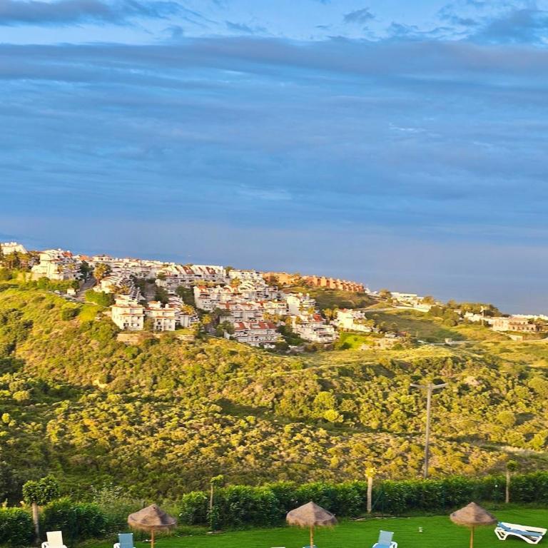 Small Oasis - Sea View - Pool Access - Close to Beach - Three Bedroom Apartment - Sleeps 8 - Apartamento de 3 dormitorios - 23
