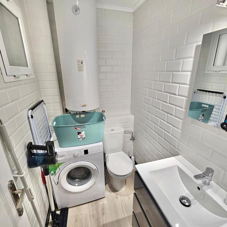 Small Oasis - Sea View - Pool Access - Close to Beach - Three Bedroom Apartment - Sleeps 8 - Apartamento de 3 dormitorios - 24