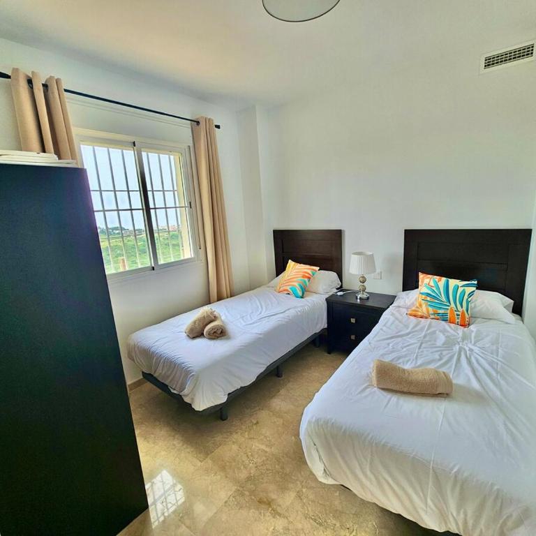 Small Oasis - Sea View - Pool Access - Close to Beach - Three Bedroom Apartment - Sleeps 8 - Apartamento de 3 dormitorios - 29