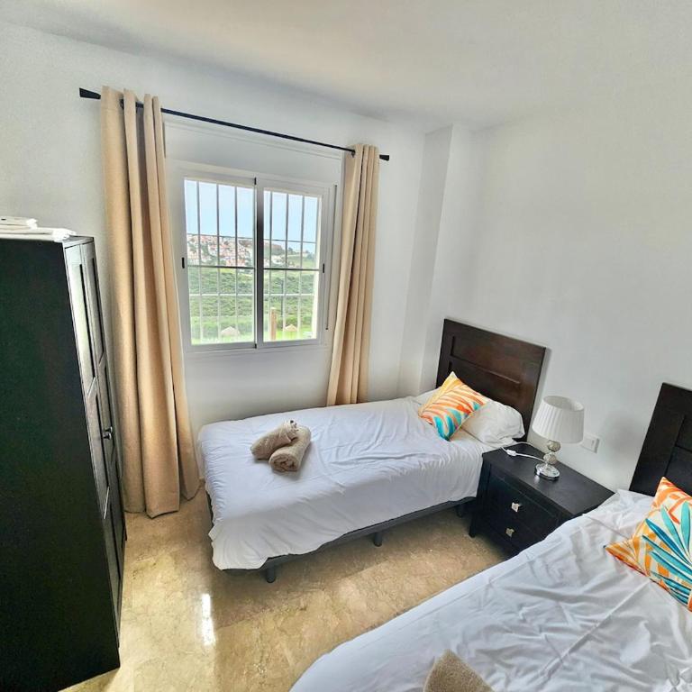 Small Oasis - Sea View - Pool Access - Close to Beach - Three Bedroom Apartment - Sleeps 8 - Apartamento de 3 dormitorios - 35