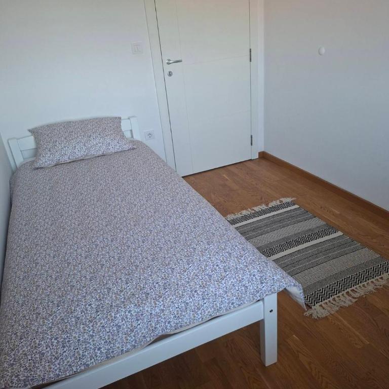 Urban Casa 2 Bedroom Apartment with Balcony - Two-Bedroom Apartment - 2