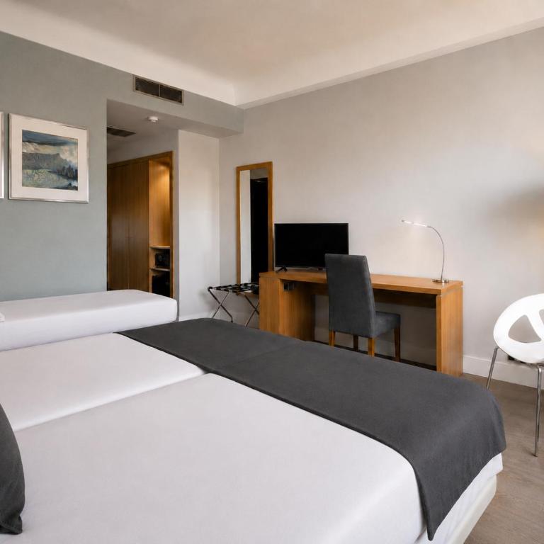 Hotel Chamartin The One - Doppel-/Zweibettzimmer mit Zustellbett - 4