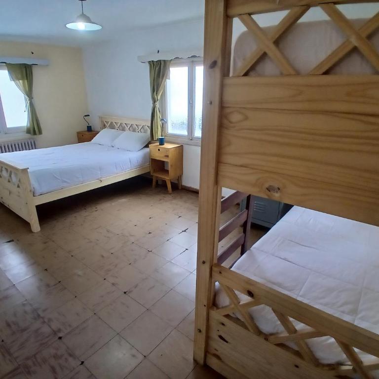 Casa central hostel - Family Room with Shared Bathroom - 4