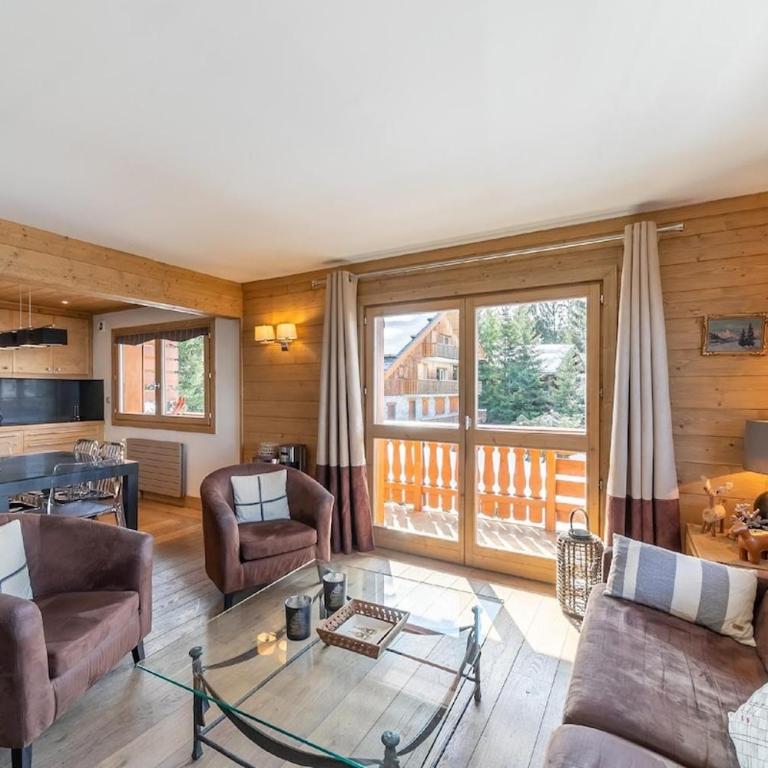 Cosy 3 bedroom Great location - Three-Bedroom Apartment - 1