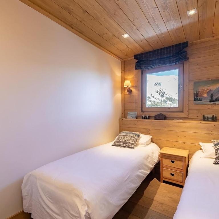 Cosy 3 bedroom Great location - Three-Bedroom Apartment - 2
