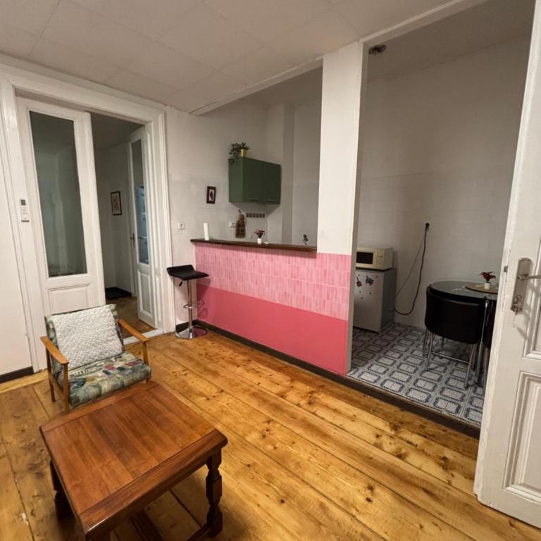 Via Slavija Hostel - Četvorokrevetna Soba sa Sopstvenim Kupatilom - 4