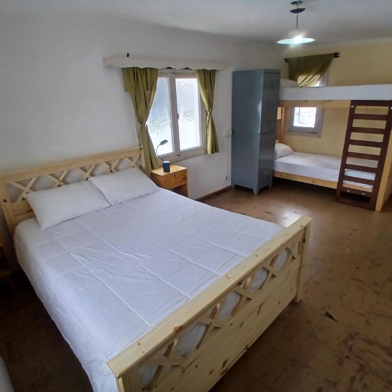 Casa central hostel - Family Room with Shared Bathroom - 5