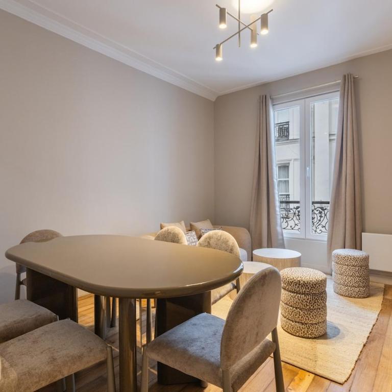 Elegant 3-Bedroom Apartment in the Heart of Historic Paris - Apartment - 5