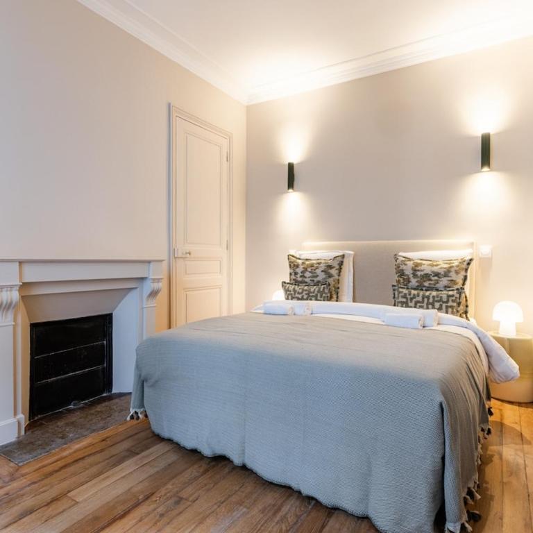 Elegant 3-Bedroom Apartment in the Heart of Historic Paris - Apartment - 11