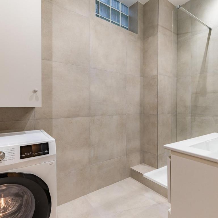 Elegant 3-Bedroom Apartment in the Heart of Historic Paris - Apartment - 14
