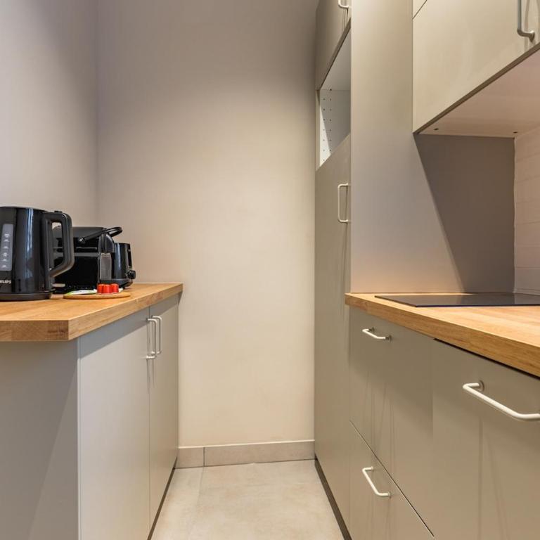 Elegant 3-Bedroom Apartment in the Heart of Historic Paris - Apartment - 16