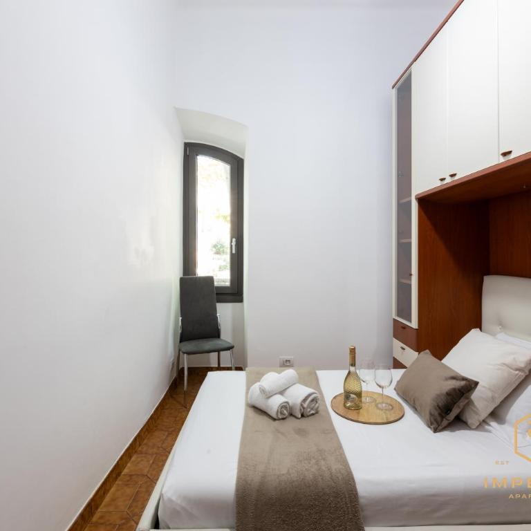 Imperium Merulana House - 2 steps from Colosseum, 3 Bedrooms, A-C - Apartment mit 3 Schlafzimmern - 24