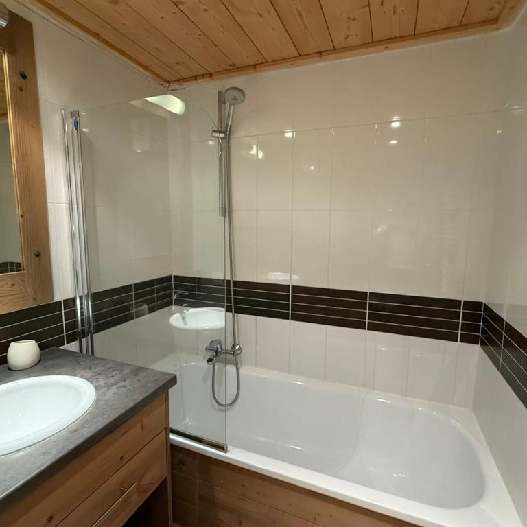 Risoul T2 5 pers Piscine et sauna Skis aux pieds - Appartement - 5
