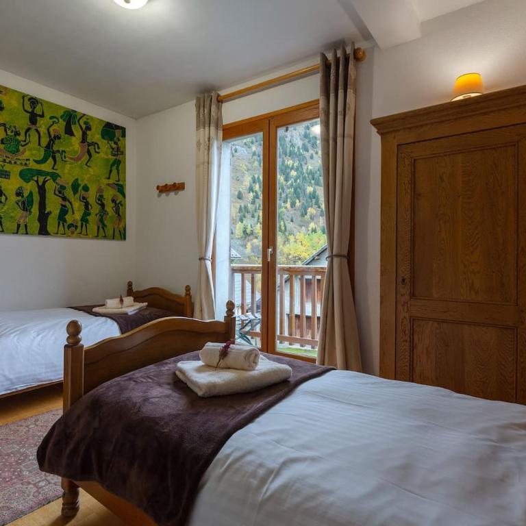 Huge amazing chalet with 13 bedrooms, private garden and en-suites - Chalet - 30