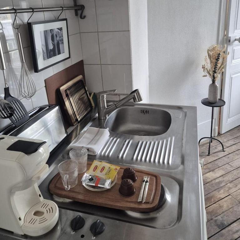 Studio Under the Rooftops - Sacre-Coeur View - Appartement - 10