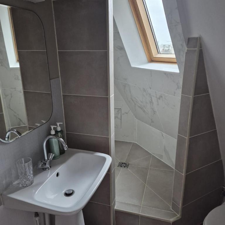Studio Under the Rooftops - Sacre-Coeur View - Appartement - 13