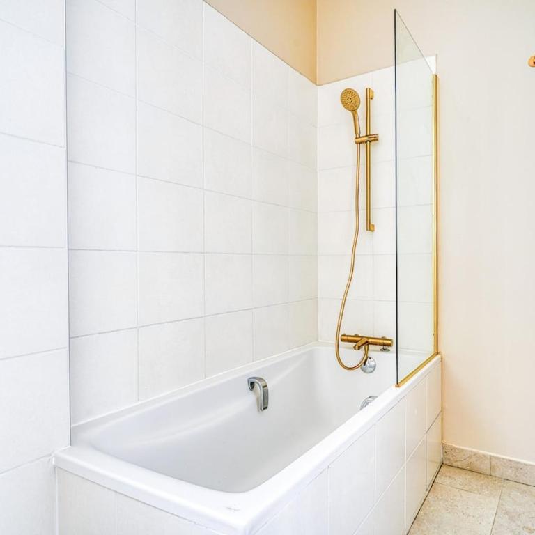 Charm and standing with 2 bedrooms close to Trocadéro - Appartement - 20