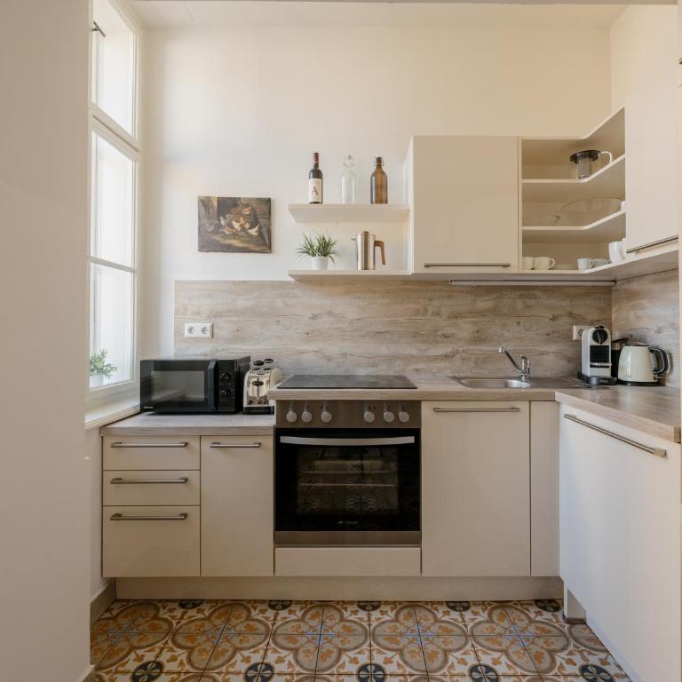 City Center Boutique Apartments - Schlossberg View - Free Parking - Deluxe Apartment mit Balkon und 2 Schlafzimmern - 10