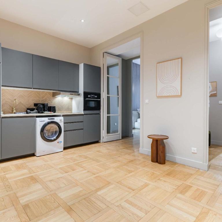 Spacious and elegant 2BR airconditioned Trocadéro - Appartement - 22