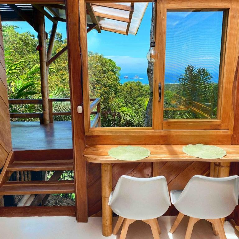 Cabin with incredible ocean and rainforest views - One-Bedroom House - 14