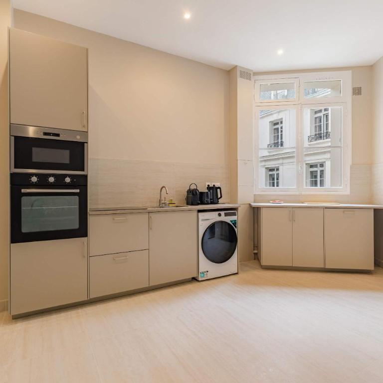 Elegant and Spacious 4-Bedroom Apartment in Paris 16th - Apartment - 17