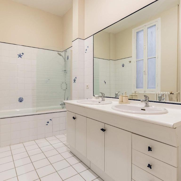 Elegant and Spacious 4-Bedroom Apartment in Paris 16th - Apartment - 24