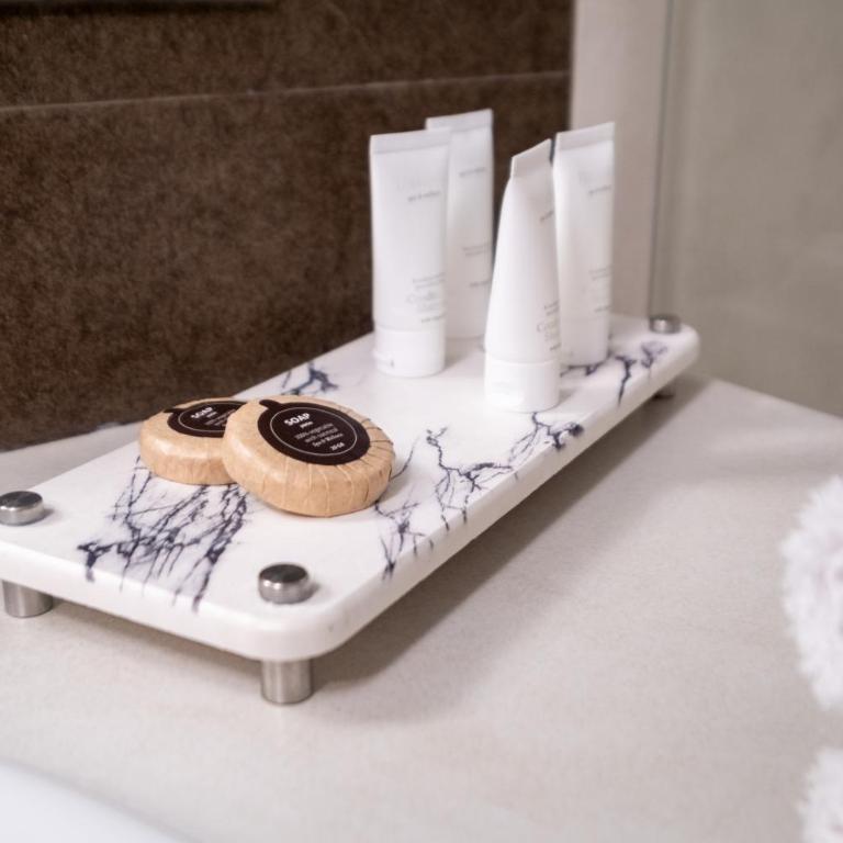 Aku Hotels - Habitación Premium con cama extragrande - 5