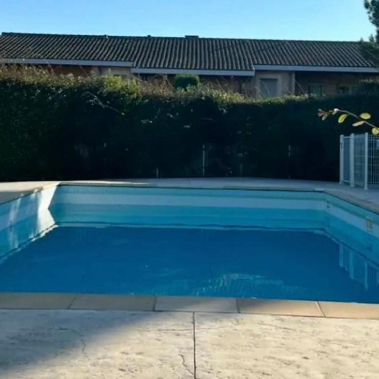 T2 avec piscine & parking proche cité médiévale - Appartement 1 Chambre - 17