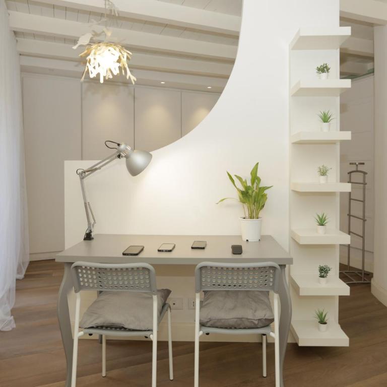 Modern Style - Historic Soul - 2 Floors - Two-Bedroom Deluxe Apartment - 8