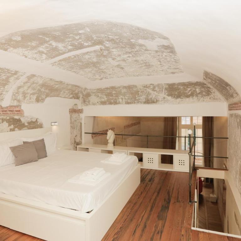 Modern Style - Historic Soul - 2 Floors - Two-Bedroom Deluxe Apartment - 16