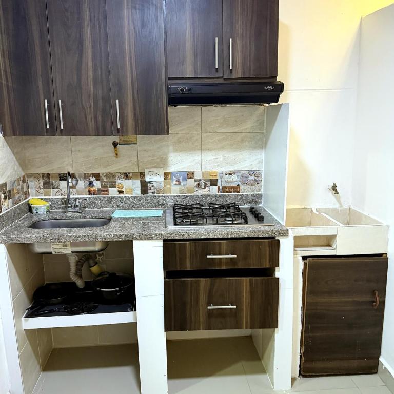 CASA ESTADIO MEDELLIN Apartamentos para Familias y Delegaciones Deportivas, a pocos minutos caminando del Estadio Atanasio Girardot - Laureles-Estadio - Two-Bedroom Apartment - 1