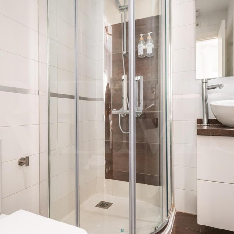 Compact & Central Apartment in Málaga REMS - One-Bedroom Apartment - 5