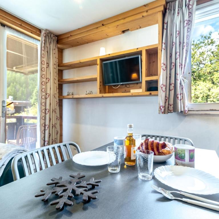 Le Nid Douillé du Crêt, parking et terrasse - Apartment mit 1 Schlafzimmer - 4