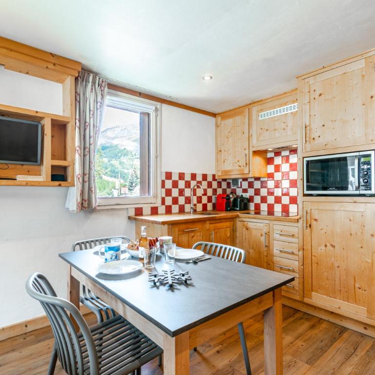 Le Nid Douillé du Crêt, parking et terrasse - Apartment mit 1 Schlafzimmer - 5