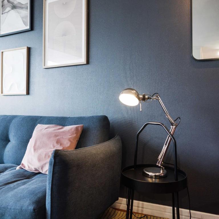 Stylish 2BR City Flat Modern Design and Comfort - Apartment - 5