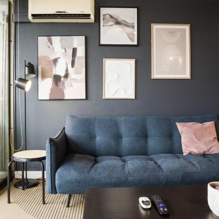Stylish 2BR City Flat Modern Design and Comfort - Apartment - 10