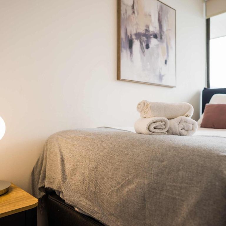Stylish 2BR City Flat Modern Design and Comfort - Apartment - 37