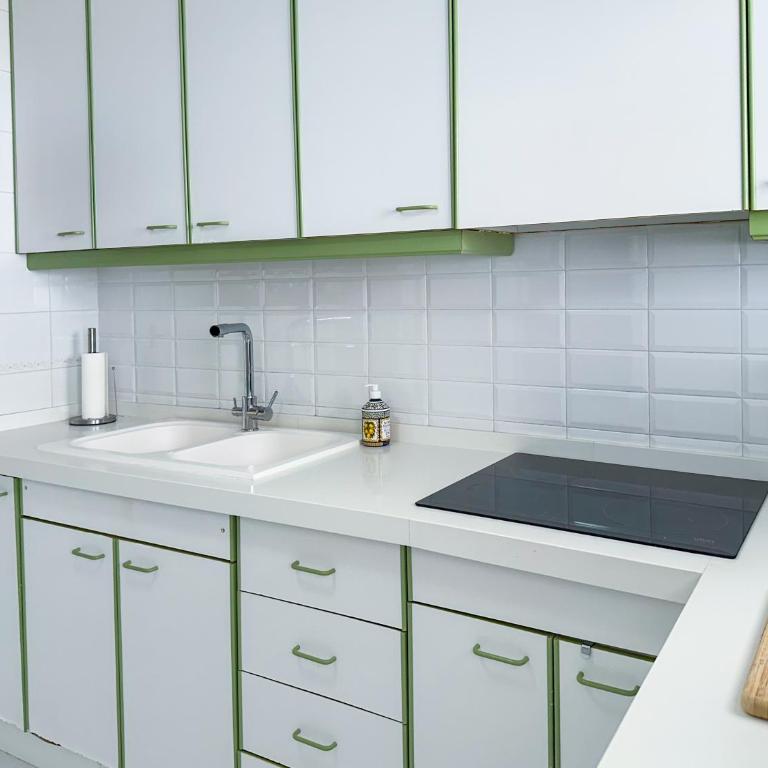Front Beach Apartment by Hello Homes Sitges - Apartamento - 10